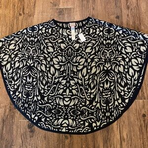 Chico's Black and Cream Knit Top Ponchó S/M